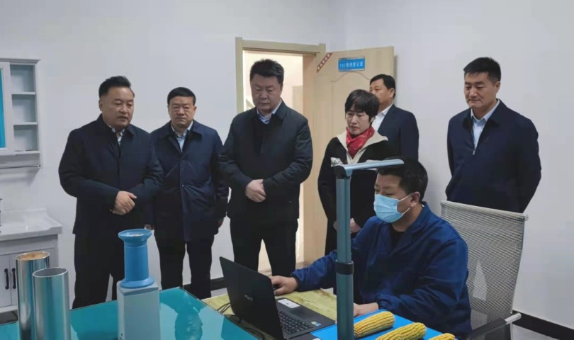 酒泉市政府黨組成員、副市長哈里別克來敦煌種業(yè)調研指導工作